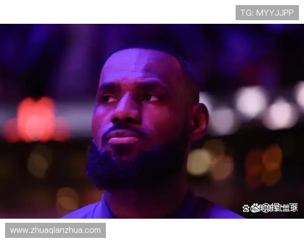 老詹再度引发争议球迷热议其吸引眼球的手段与库里三度胜利的背后原因